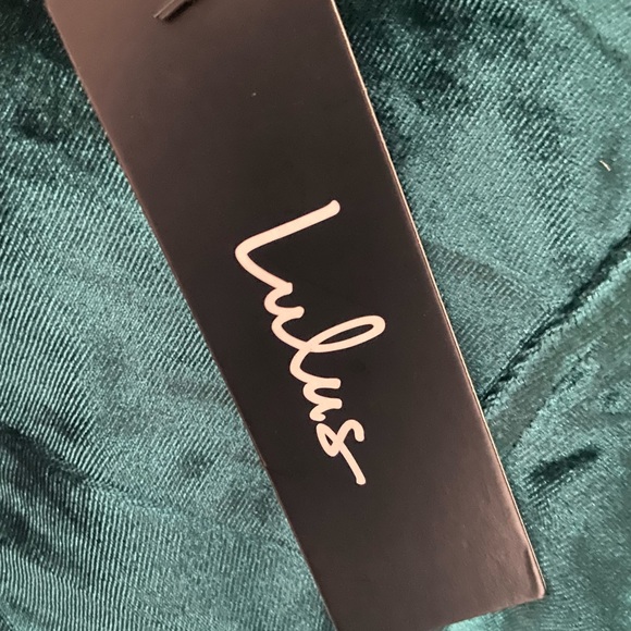 NWT Lulu’s amour green velvet high low hem wrap dress size small. - Picture 4 of 5